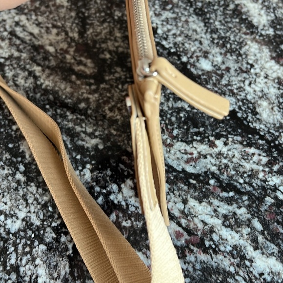 Everlane The Cactus Leather Sling Bag - Picture 4 of 8